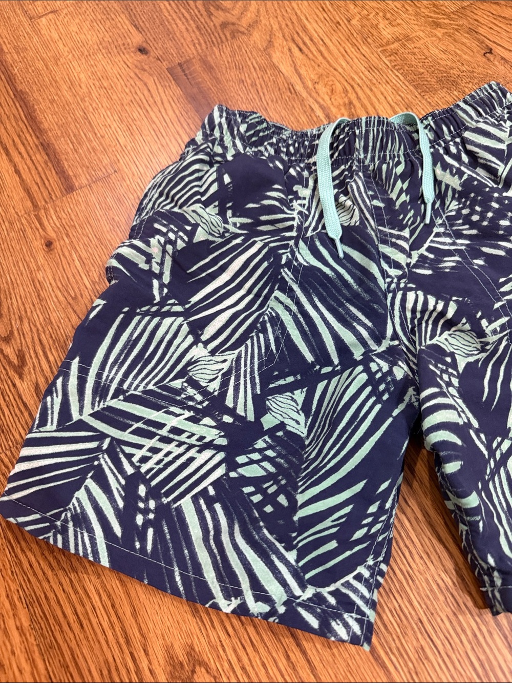 Boy’s Patagonia Swim Trunks. Size Small. Like New Condition. - Picture 4 of 11